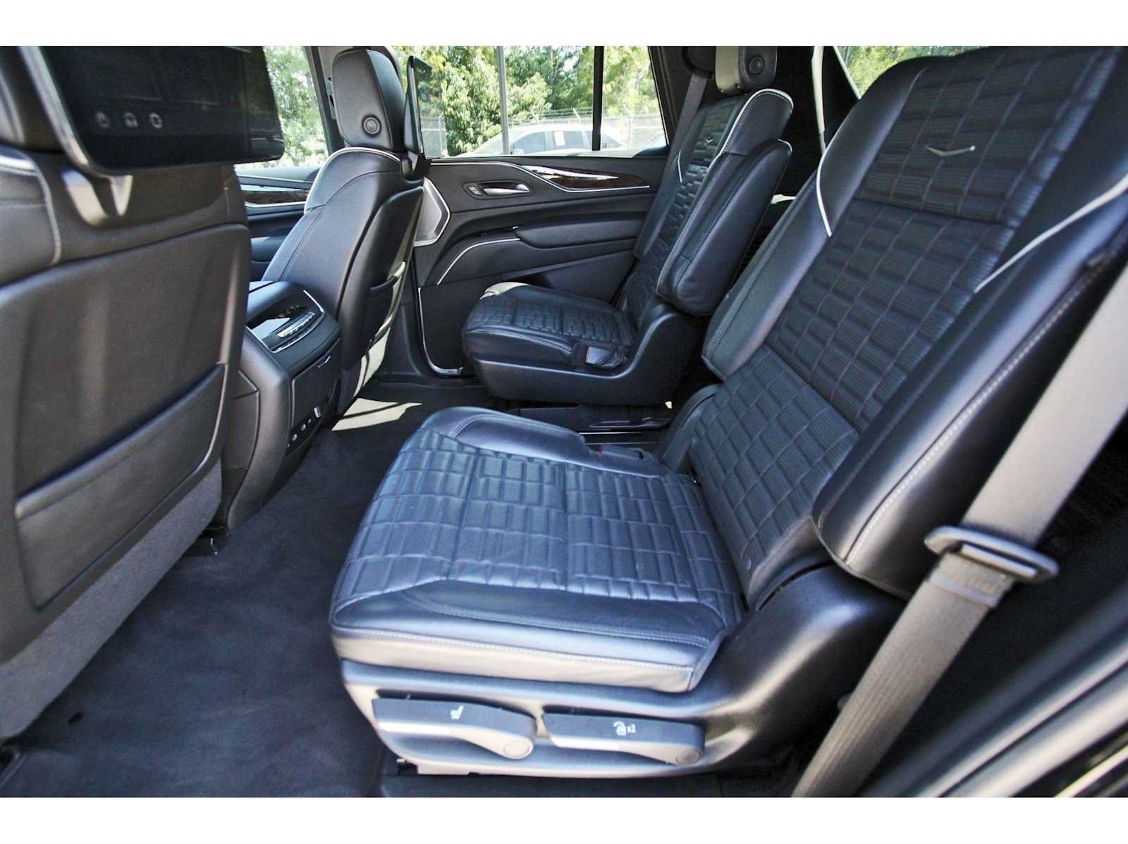 Used 2024 Cadillac Escalade Sport Platinum w/ LPO, ONYX Package AWD/4WD image 14