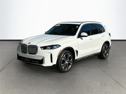 Used 2024 BMW X5 sDrive40i w/ Premium Package image 3