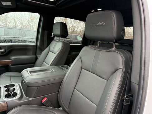 Used 2022 Chevrolet Silverado 2500 High Country w/ Z71 Off-Road Package image 14