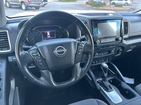 Used 2022 Nissan Frontier SV image 22