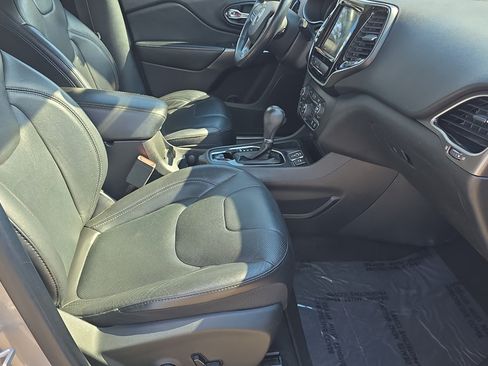 Used 2019 Jeep Cherokee Limited FWD image 13