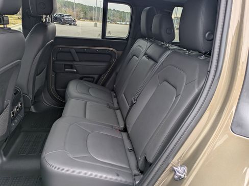 Used 2025 Land Rover Defender 110 X-Dynamic SE image 27