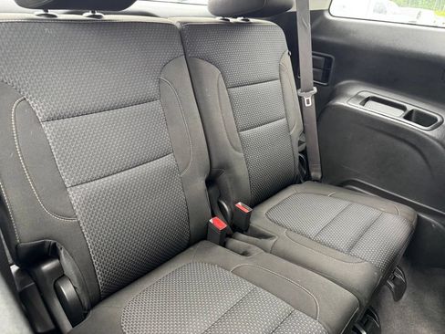 Used 2023 GMC Acadia SLE w/ Driver Convenience Package FWD image 19