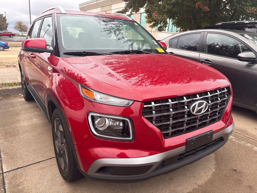 Used 2022 Hyundai Venue Limited w/ Cargo Package FWD image 4