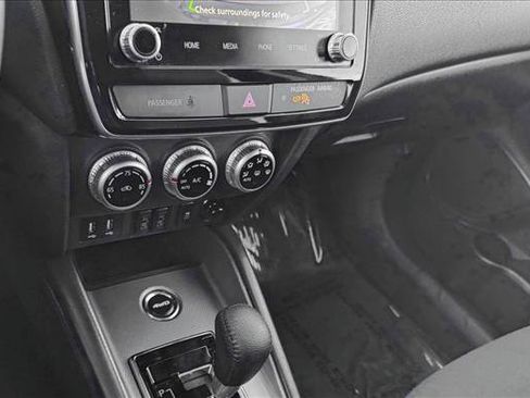 Used 2024 Mitsubishi Outlander SE image 14