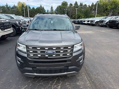 Used 2017 Ford Explorer XLT w/ Equipment Group 202A AWD/4WD image 3