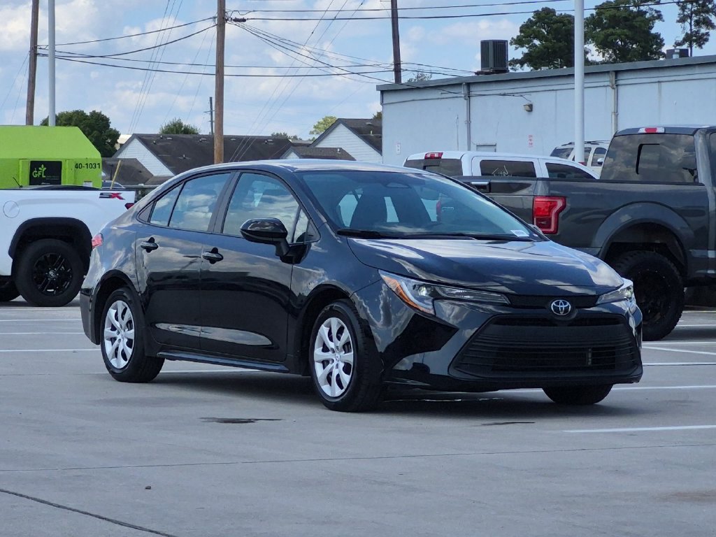 Used 2026 Toyota Corolla LE FWD image 8