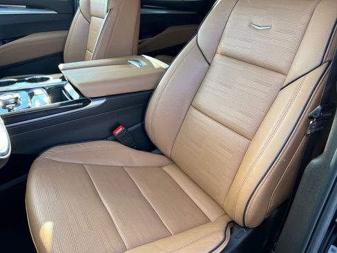 Certified 2025 Cadillac Escalade Premium Luxury w/ Touring Package image 10