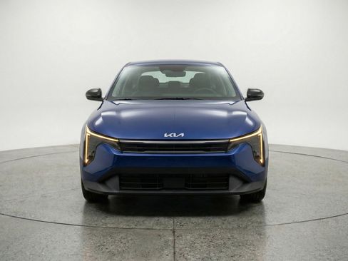 Used 2025 Kia K4 LXS image 2