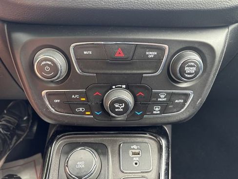 Used 2019 Jeep Compass Limited AWD/4WD image 16