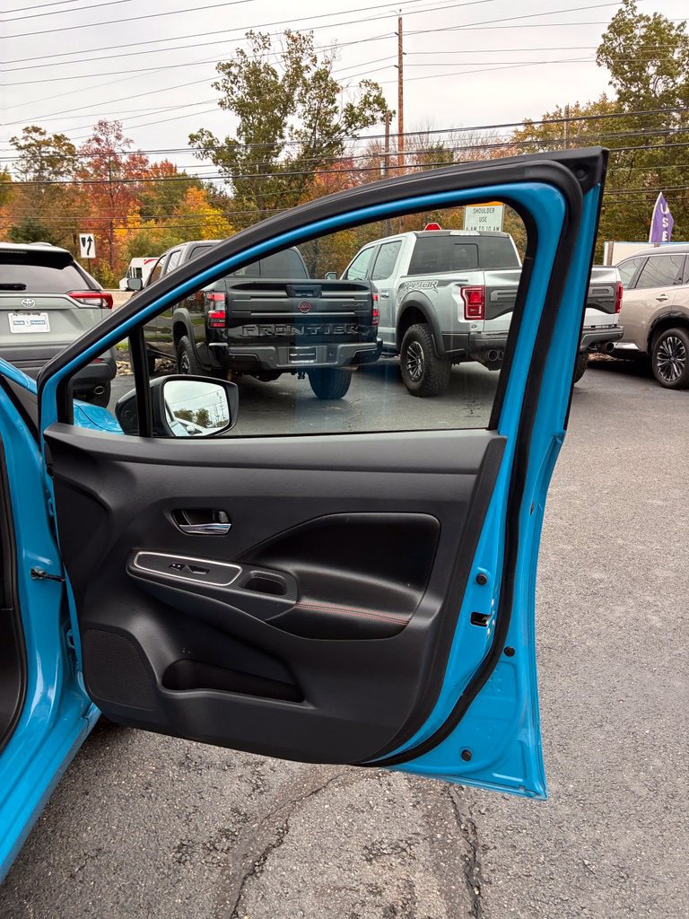 Used 2025 Nissan Versa SR FWD image 20