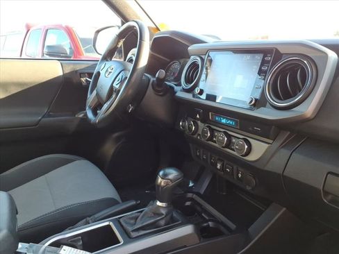 Used 2022 Toyota Tacoma TRD Sport image 30