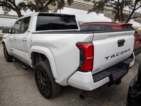 Used 2025 Toyota Tacoma SR5 image 9