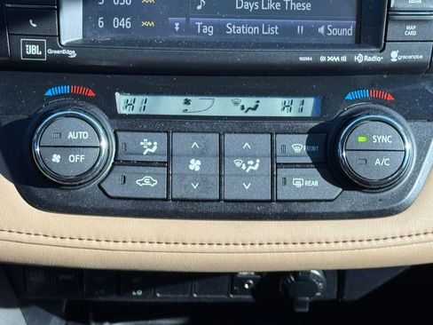 Used 2016 Toyota RAV4 Limited image 27