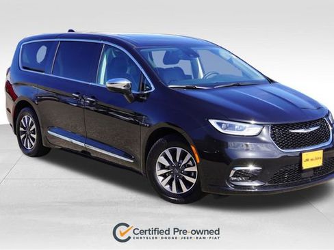 Used 2023 Chrysler Pacifica Limited FWD image 1