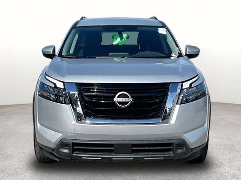 Used 2025 Nissan Pathfinder SV FWD image 4