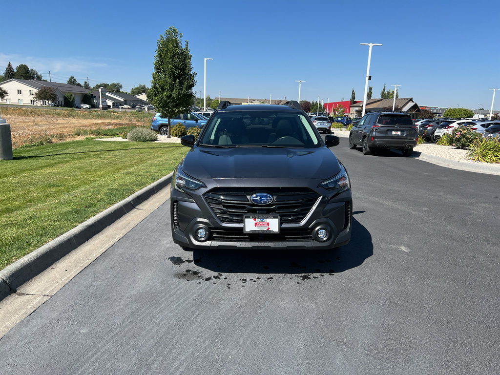 Used 2025 Subaru Outback Onyx Edition AWD/4WD image 2