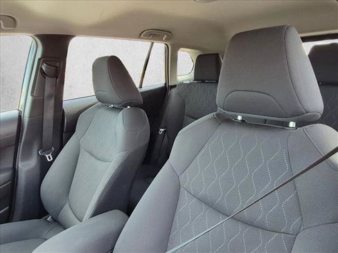 Used 2022 Toyota Corolla Cross LE FWD image 12
