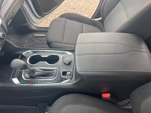 Used 2021 Chevrolet Traverse LT image 17