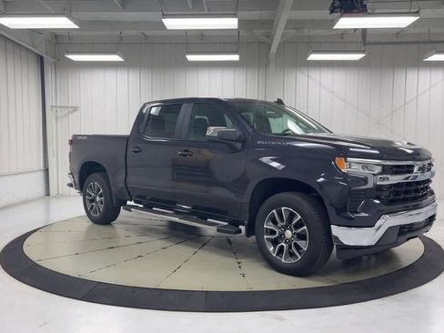 Used 2022 Chevrolet Silverado 1500 LT AWD/4WD image 2