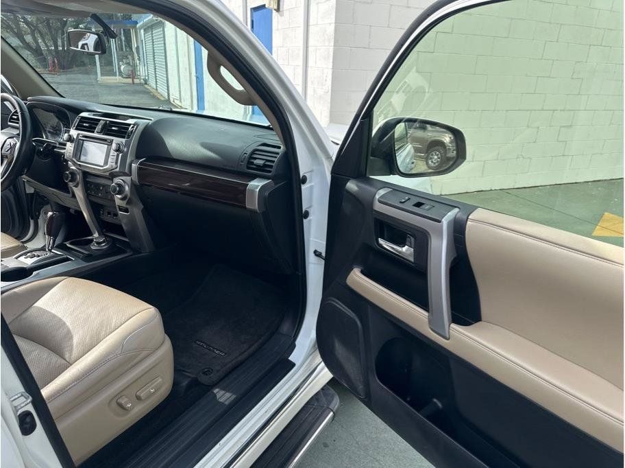 Used 2015 Toyota 4Runner Limited AWD/4WD image 32
