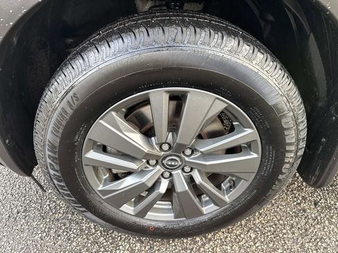 Used 2023 Nissan Pathfinder SV image 11