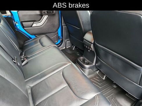 Used 2015 Jeep Wrangler Unlimited Sahara w/ Max Tow Package image 27