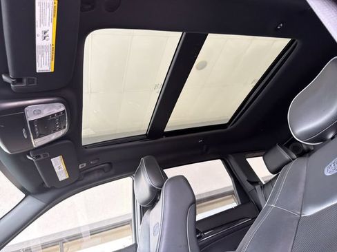Used 2019 Jeep Grand Cherokee Overland AWD/4WD image 24