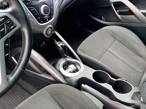 Used 2017 Hyundai Veloster Value Edition image 16