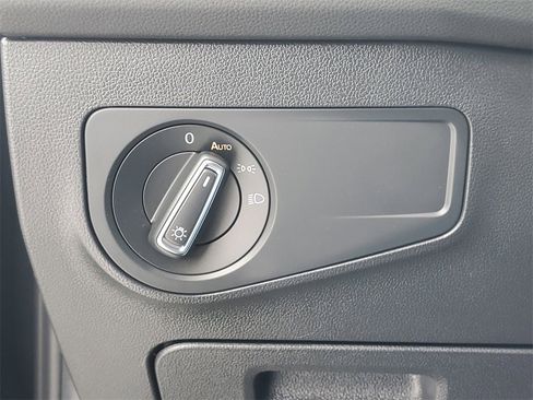 Used 2022 Volkswagen Tiguan SE R-Line image 21