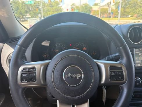 Used 2016 Jeep Patriot Latitude FWD image 9