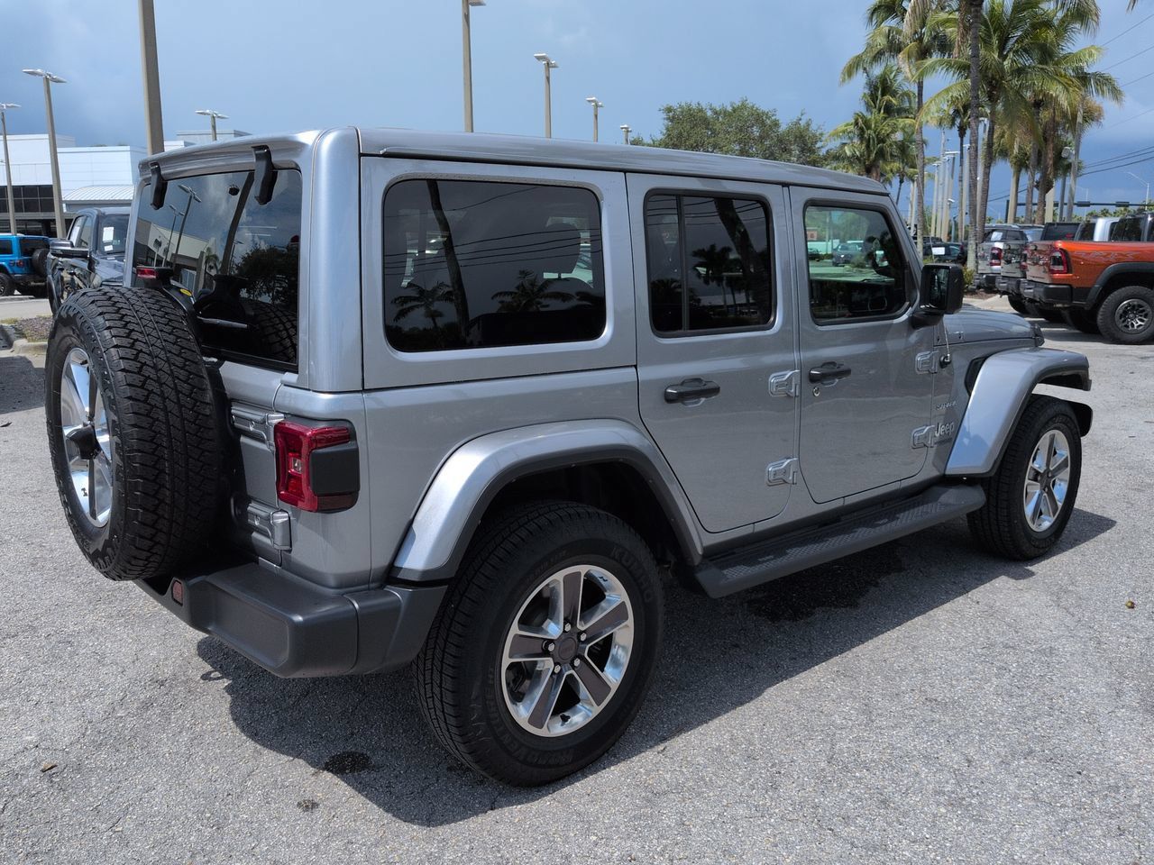 Used 2021 Jeep Wrangler Unlimited Sahara AWD/4WD image 5