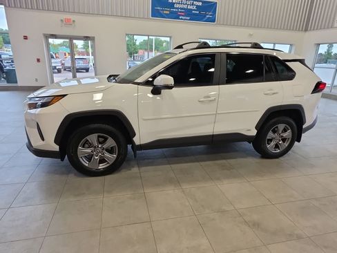 Used 2022 Toyota RAV4 XLE w/ Convenience Package AWD/4WD image 13