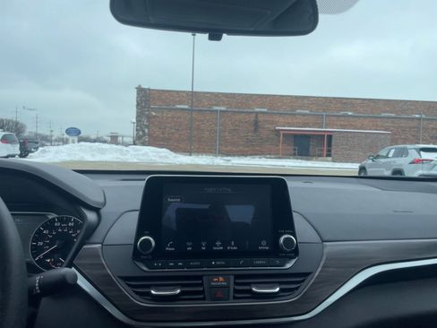 Used 2025 Nissan Altima 2.5 SV image 17