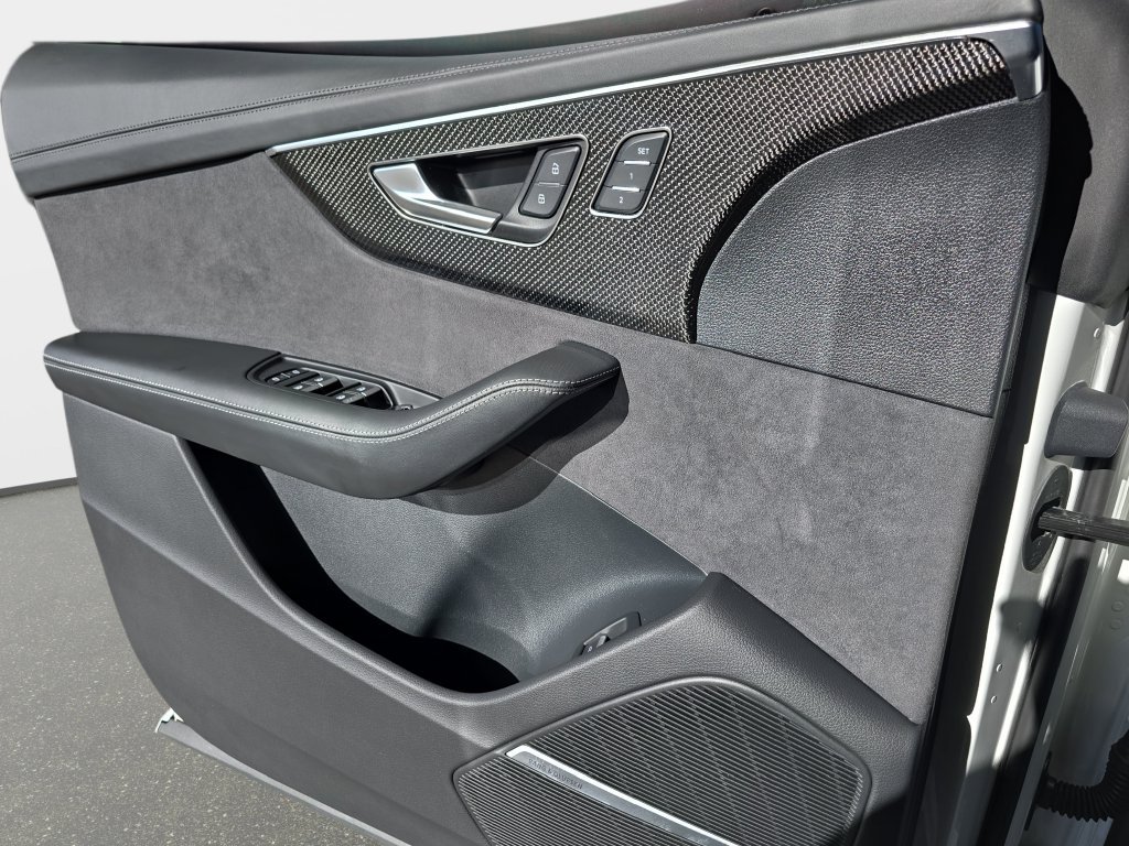 Used 2023 Audi SQ8 Prestige AWD/4WD image 30