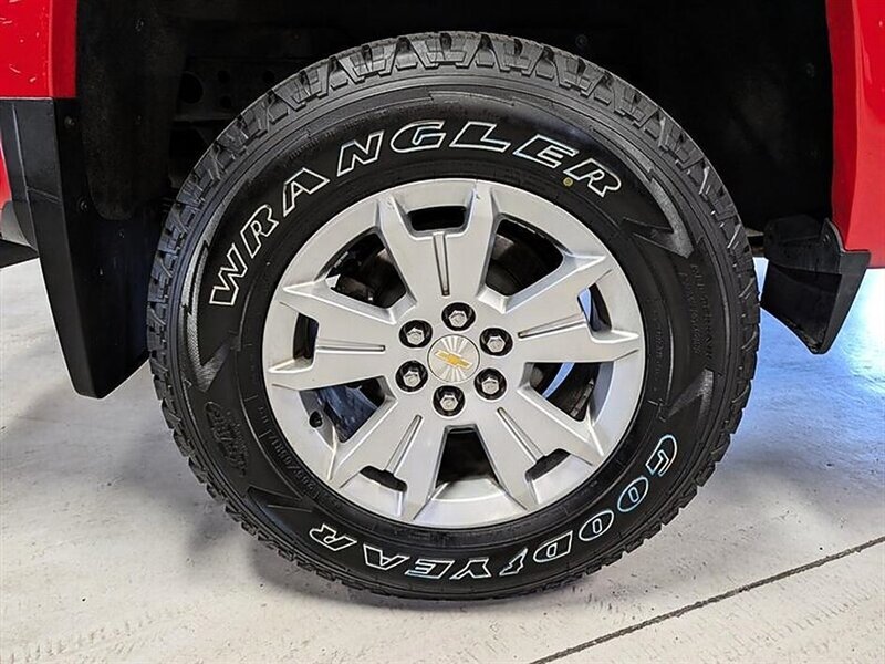 Used 2019 Chevrolet Colorado LT AWD/4WD image 14