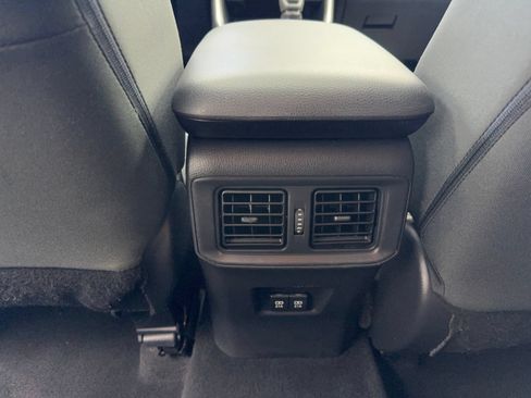 Used 2019 Toyota RAV4 XLE FWD image 38