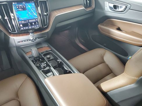Certified 2025 Volvo XC60 B5 Plus AWD/4WD image 19