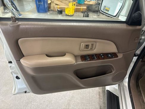 Used 2001 Toyota 4Runner Limited image 29