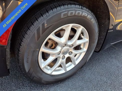 Used 2020 Chrysler Voyager LX image 5