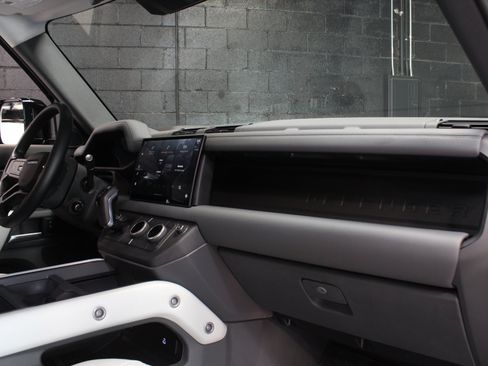 Used 2025 Land Rover Defender 110 X-Dynamic SE AWD/4WD image 55