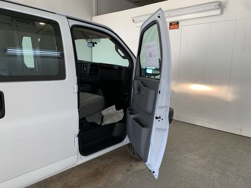 New 2025 Chevrolet Express 2500 image 27