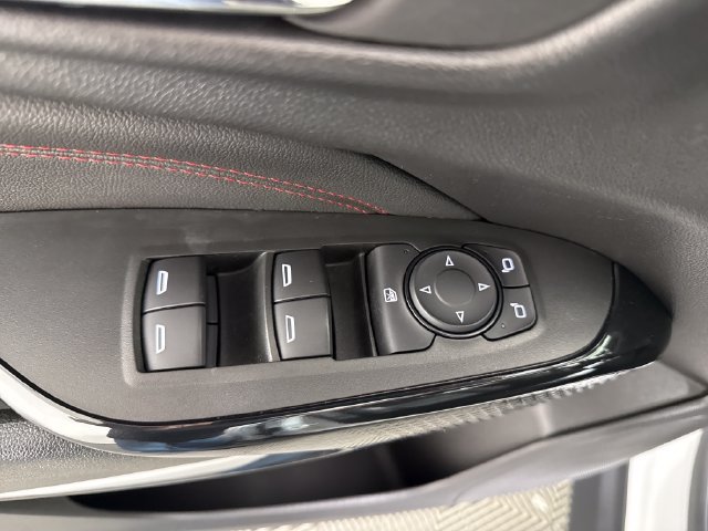 Used 2024 Chevrolet Trax RS w/ Sunroof Package FWD image 28