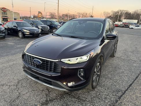 Used 2023 Ford Escape Platinum image 3