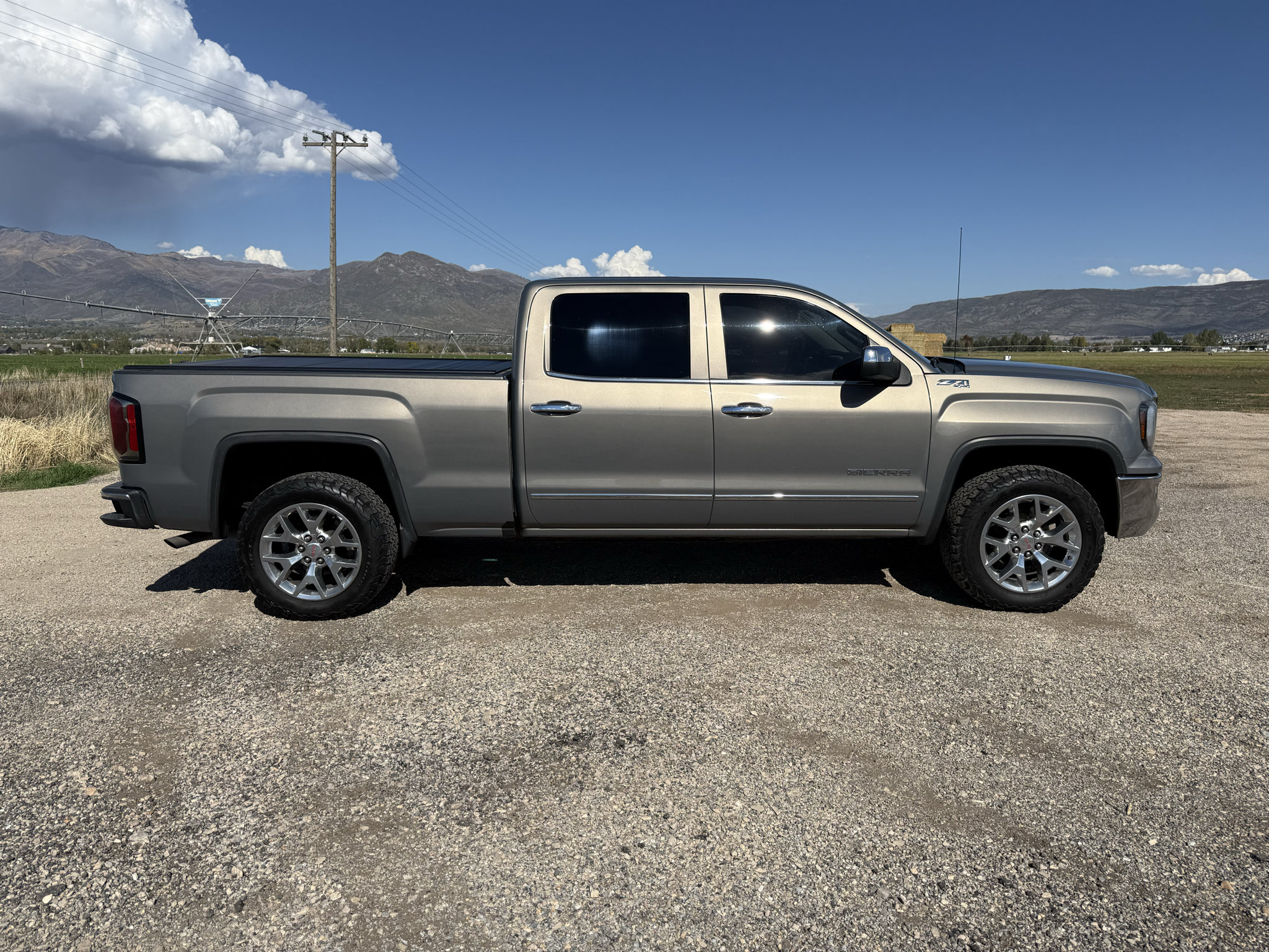 Used 2017 GMC Sierra 1500 SLT w/ SLT Premium Package AWD/4WD image 8