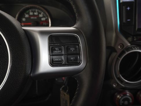Used 2015 Jeep Wrangler Unlimited Rubicon image 14