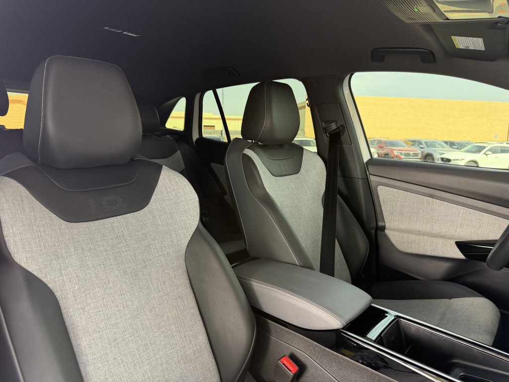 Used 2025 Volkswagen ID.4 Pro RWD image 39