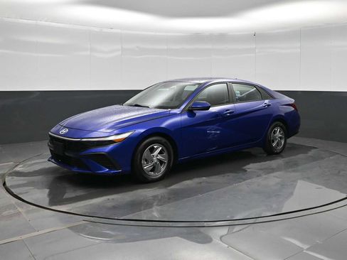 Used 2024 Hyundai Elantra SE FWD image 4