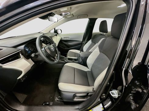 Used 2025 Toyota Corolla LE FWD image 13