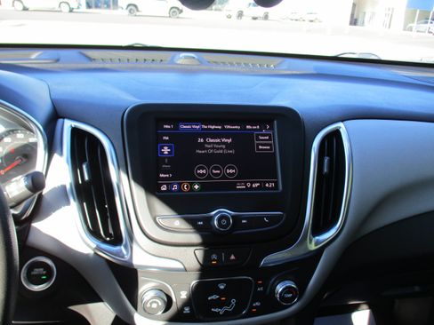Used 2024 Chevrolet Equinox LS w/ LS Convenience Package AWD/4WD image 17